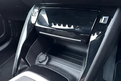 DE22ENL PEUGEOT 2008 1.2 PureTech 130 GT 5dr Thumbnail #55