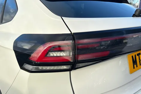 MT22OTW Volkswagen Taigo 1.0 TSI 110 R-Line 5dr DSG **BLACK DESIGN PACK, REAR VIEW CAMERA** Thumbnail #8