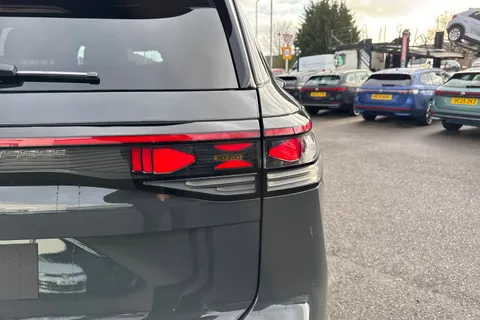  Volkswagen Tayron 2.0 TDI R-Line DSG Euro 6 (s/s) 5dr Thumbnail #30