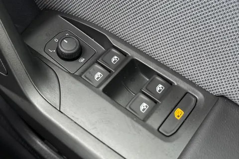  SEAT Leon 2.0 TDI EVO SE Dynamic 5dr [DAP] Thumbnail #32