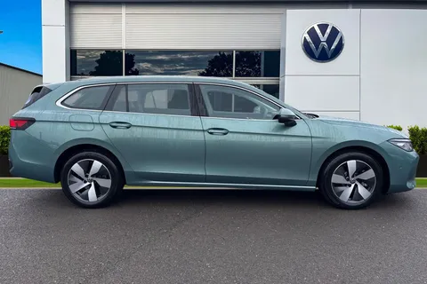 DC25ZKZ Volkswagen Passat 1.5 TSI eHybrid Life 5dr DSG Thumbnail #4