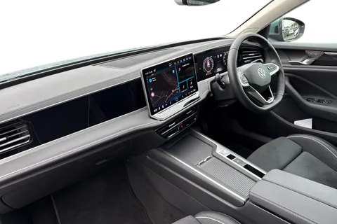 DC25ZKZ Volkswagen Passat 1.5 TSI eHybrid Life 5dr DSG Thumbnail #9