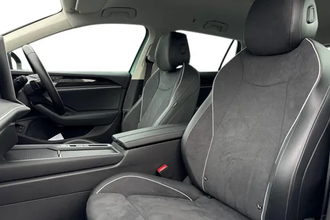 DC25ZKZ Volkswagen Passat 1.5 TSI eHybrid Life 5dr DSG Thumbnail #11