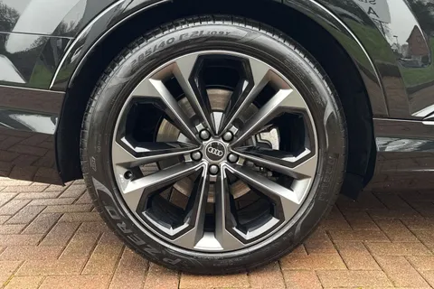 10 of 66 for Audi Q7 SUV Black Edition 55 TFSI quattro 340 PS tiptronic