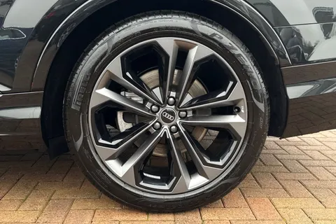 13 of 66 for Audi Q7 SUV Black Edition 55 TFSI quattro 340 PS tiptronic