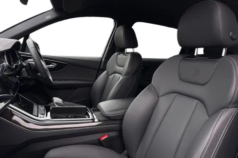 16 of 66 for Audi Q7 SUV Black Edition 55 TFSI quattro 340 PS tiptronic