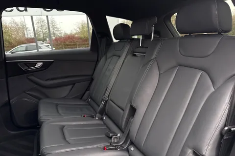 19 of 66 for Audi Q7 SUV Black Edition 55 TFSI quattro 340 PS tiptronic