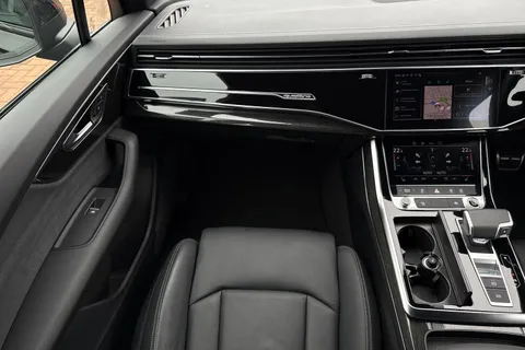 20 of 66 for Audi Q7 SUV Black Edition 55 TFSI quattro 340 PS tiptronic
