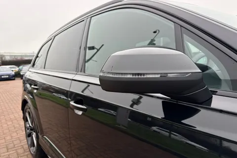 27 of 66 for Audi Q7 SUV Black Edition 55 TFSI quattro 340 PS tiptronic