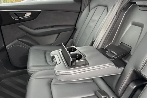 36 of 66 for Audi Q7 SUV Black Edition 55 TFSI quattro 340 PS tiptronic