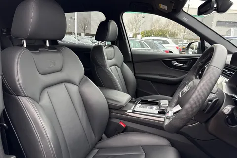 45 of 66 for Audi Q7 SUV Black Edition 55 TFSI quattro 340 PS tiptronic