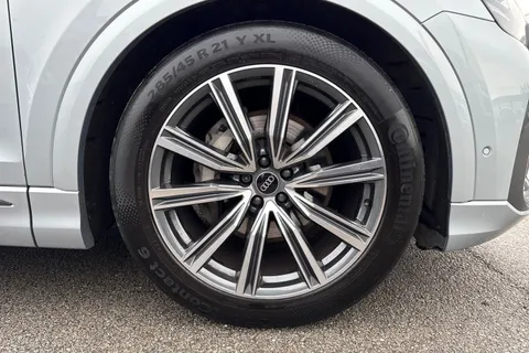 13 of 43 for Audi Q8 SUV S line 55 TFSI quattro 340 PS tiptronic