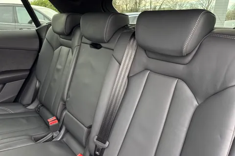 19 of 43 for Audi Q8 SUV S line 55 TFSI quattro 340 PS tiptronic