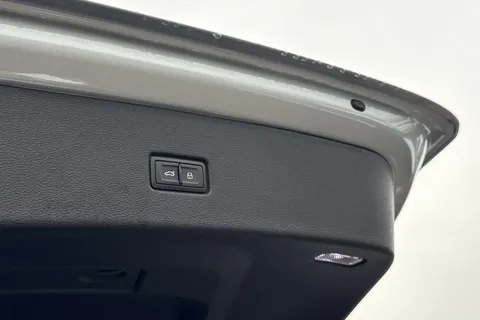 29 of 43 for Audi Q8 SUV S line 55 TFSI quattro 340 PS tiptronic