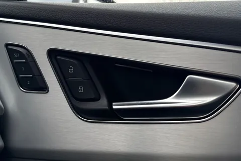 31 of 43 for Audi Q8 SUV S line 55 TFSI quattro 340 PS tiptronic