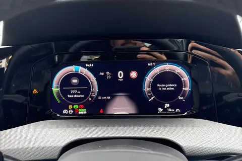 DK75YNN Volkswagen Golf 1.5 TSI 204 Style eHybrid 5dr DSG ⭐ 18' Catania alloy, Winter Pack, Area vi Thumbnail #34