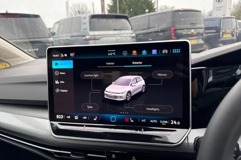 DK75YNN Volkswagen Golf 1.5 TSI 204 Style eHybrid 5dr DSG ⭐ 18' Catania alloy, Winter Pack, Area vi Thumbnail #41