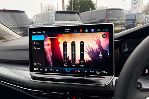 DK75YNN Volkswagen Golf 1.5 TSI 204 Style eHybrid 5dr DSG ⭐ 18' Catania alloy, Winter Pack, Area vi Thumbnail #50