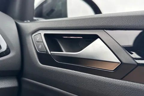 MM25UWR Volkswagen T-Roc 1.0 TSI 115 Style Design 5dr Thumbnail #20