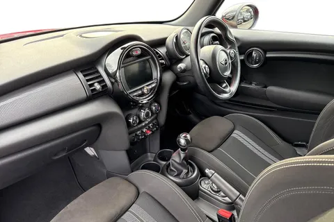 DE68FFA Mini Hatch 1.5 Cooper Euro 6 (s/s) 3dr Thumbnail #9