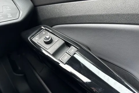 21 of 60 for Volkswagen ID.4 125kW Match Pure 52kWh ⭐Heat pump, Mode 2 (3-pin) mains charging cable⭐