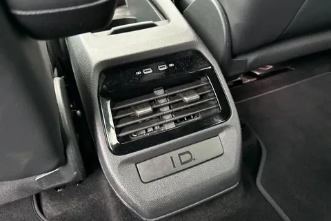 37 of 60 for Volkswagen ID.4 125kW Match Pure 52kWh ⭐Heat pump, Mode 2 (3-pin) mains charging cable⭐