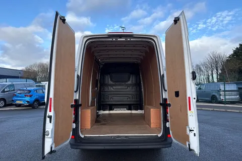 DG25EFV Volkswagen Crafter 2.0 TDI 140PS Commerce High Roof Van Thumbnail #6