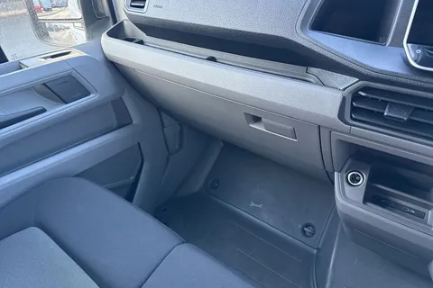 DG25EFV Volkswagen Crafter 2.0 TDI 140PS Commerce High Roof Van Thumbnail #19