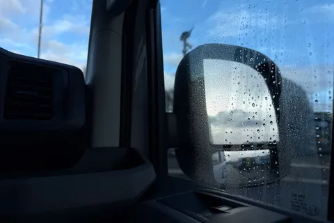 DG25EFV Volkswagen Crafter 2.0 TDI 140PS Commerce High Roof Van Thumbnail #20