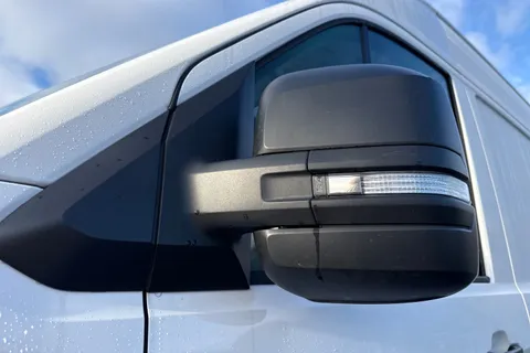 DG25EFV Volkswagen Crafter 2.0 TDI 140PS Commerce High Roof Van Thumbnail #26