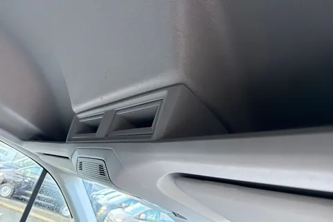 DG25EFV Volkswagen Crafter 2.0 TDI 140PS Commerce High Roof Van Thumbnail #35