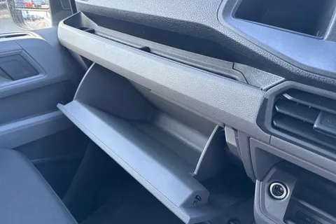 DG25EFV Volkswagen Crafter 2.0 TDI 140PS Commerce High Roof Van Thumbnail #36