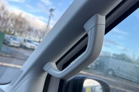 DG25EFV Volkswagen Crafter 2.0 TDI 140PS Commerce High Roof Van Thumbnail #44