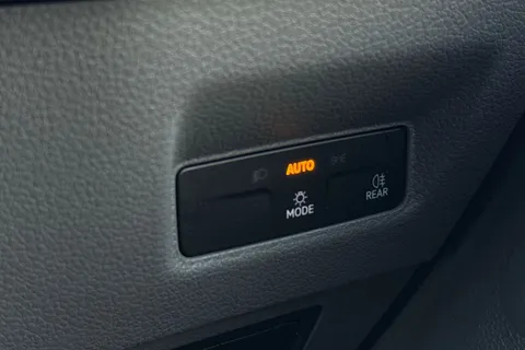 DG25EFV Volkswagen Crafter 2.0 TDI 140PS Commerce High Roof Van Thumbnail #46