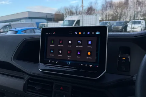 DG25EFV Volkswagen Crafter 2.0 TDI 140PS Commerce High Roof Van Thumbnail #48