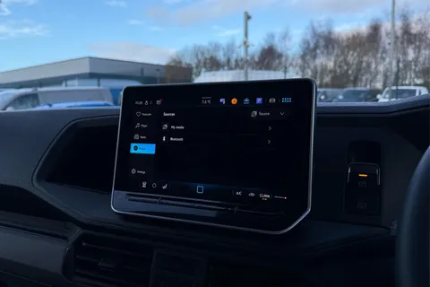 DG25EFV Volkswagen Crafter 2.0 TDI 140PS Commerce High Roof Van Thumbnail #51