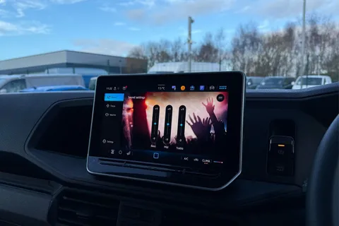 DG25EFV Volkswagen Crafter 2.0 TDI 140PS Commerce High Roof Van Thumbnail #57