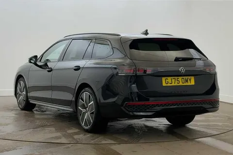 GJ75OMY Volkswagen Passat 1.5 eTSI R-Line 5dr DSG ⭐Full Leather & Black Pack, Sunroof, Winter & info Thumbnail #3