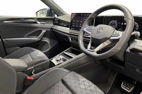 DK25ZKP Volkswagen Tiguan 2.0 TDI R-Line 5dr DSG Thumbnail #6