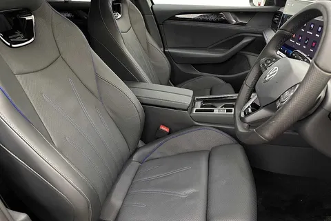 GJ75OMY Volkswagen Passat 1.5 eTSI R-Line 5dr DSG ⭐Full Leather & Black Pack, Sunroof, Winter & info Thumbnail #10