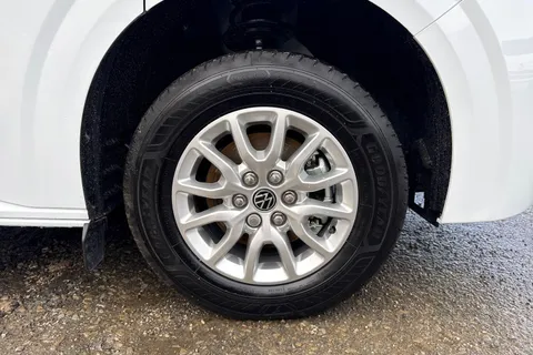 PJ75WBV Volkswagen Transporter 2.0 TDI 110 Commerce Pro Van Thumbnail #6