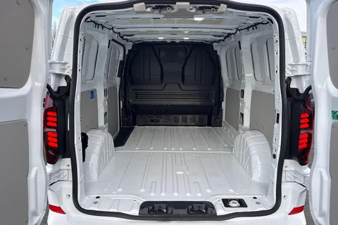 PJ75WBV Volkswagen Transporter 2.0 TDI 110 Commerce Pro Van Thumbnail #9