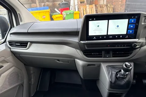 PN25OXZ Volkswagen Transporter 2.0 TDI 150 Commerce Plus Van Thumbnail #14