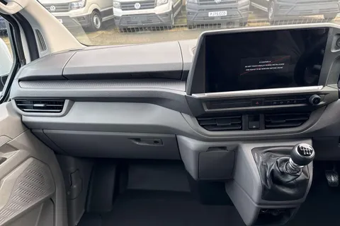 PJ75WBV Volkswagen Transporter 2.0 TDI 110 Commerce Pro Van Thumbnail #14