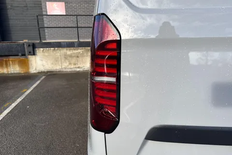 PJ75YDH Volkswagen Transporter 2.0 TDI 110 Commerce Pro Van Thumbnail #15