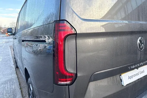 PF75AUV Volkswagen Transporter 2.0 TDI 170 Commerce Pro Van Auto Thumbnail #15