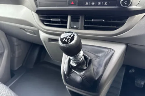 PN25OXZ Volkswagen Transporter 2.0 TDI 150 Commerce Plus Van Thumbnail #19