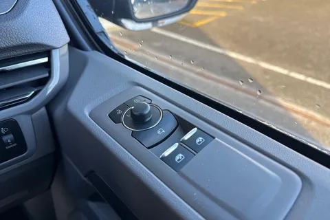 PJ75YDH Volkswagen Transporter 2.0 TDI 110 Commerce Pro Van Thumbnail #17