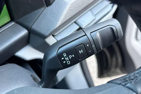 PF75AUV Volkswagen Transporter 2.0 TDI 170 Commerce Pro Van Auto Thumbnail #19