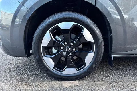 PF75AUV Volkswagen Transporter 2.0 TDI 170 Commerce Pro Van Auto Thumbnail #23